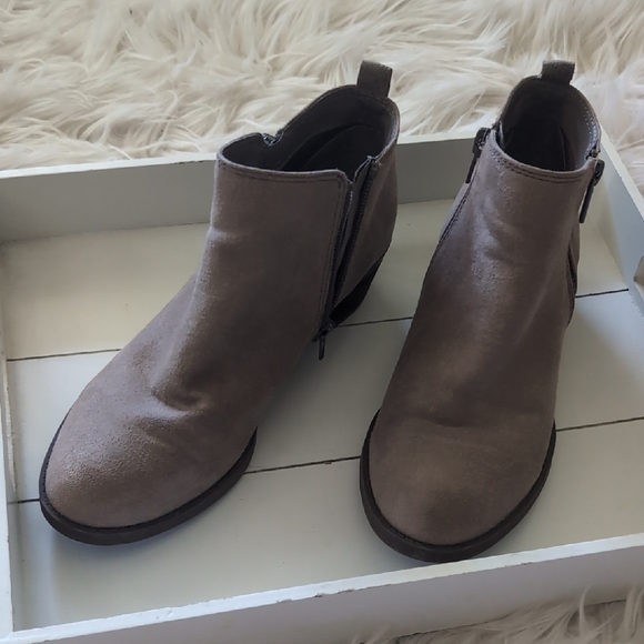 Carlos by Carlos Santana Brown Ankle Booties - Picture 1 of 9